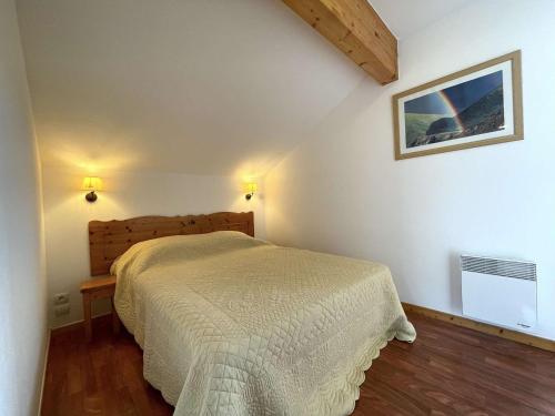a bedroom with a bed and a picture on the wall at Chalet Le Dévoluy, 3 pièces, 4 personnes - FR-1-525-270 in Le Dévoluy