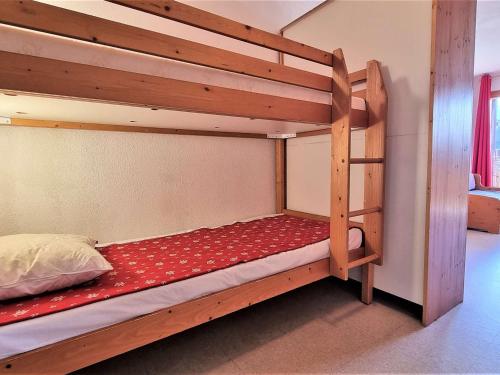 Двухъярусная кровать или двухъярусные кровати в номере Appartement Le Dévoluy, 2 pièces, 6 personnes - FR-1-525-262