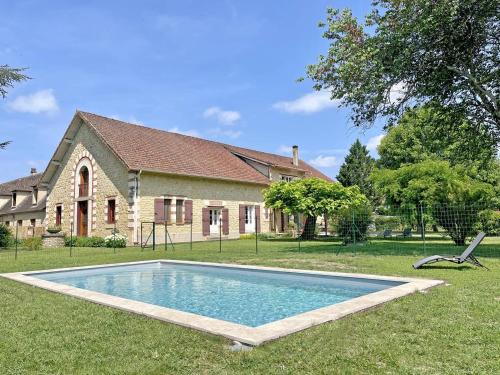 D'une capacité de 8 personnes, ce gîte se situe à Trémolat, petit village idéalement placé aux portes du Périgord Noir !