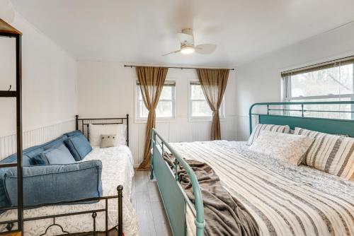 Schlafzimmer mit einem Bett und einem Deckenventilator in der Unterkunft All-Season Lakefront Reed City Home on 2 Acres! in Reed City