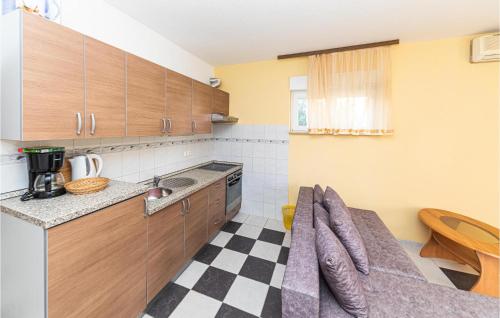 Awesome Apartment In Okrug Gornji