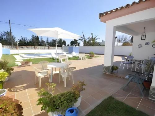 Chalet piscina privada solo familias y parejas i c