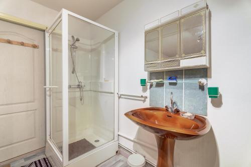 Bilik mandi di Appartement 6 pers Proche mer