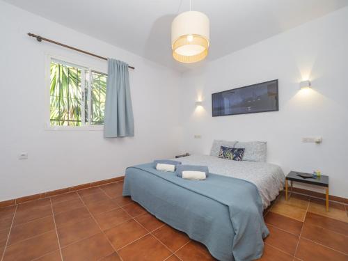 a bedroom with a bed and a tv on the wall at Cubo's La Maison de Mily in Villafranco de Guadalhorce