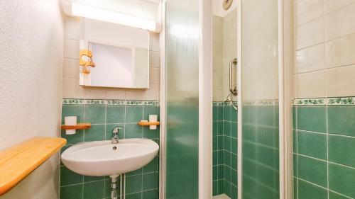 a bathroom with a sink and a shower at Appartement Flaine Forêt in Flaine