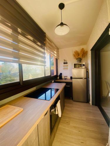 Kuchyňa alebo kuchynka v ubytovaní Appartement à Fréjus