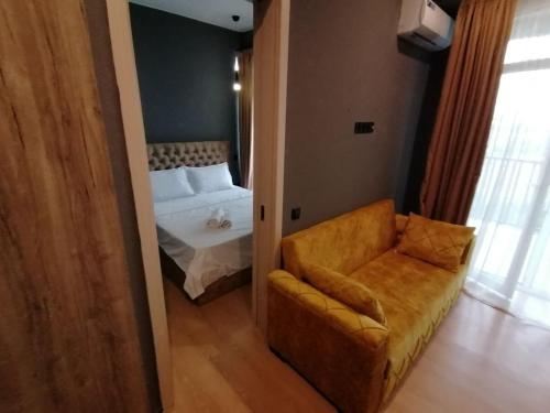 מיטה או מיטות בחדר ב-ISANI Lux Apartments