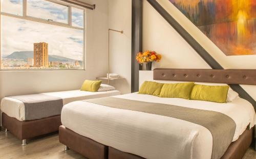 Un pat sau paturi într-o cameră la Hotel Wess