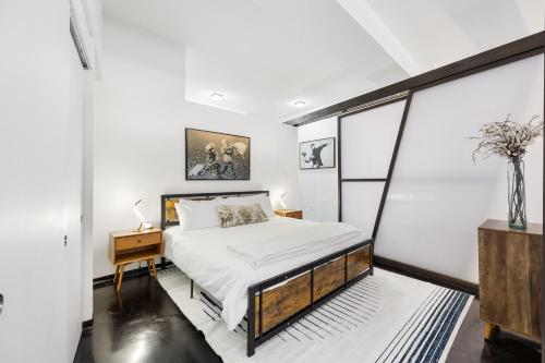 a bedroom with a bed and a window at Streetcar Serenity Condo in New Orleans