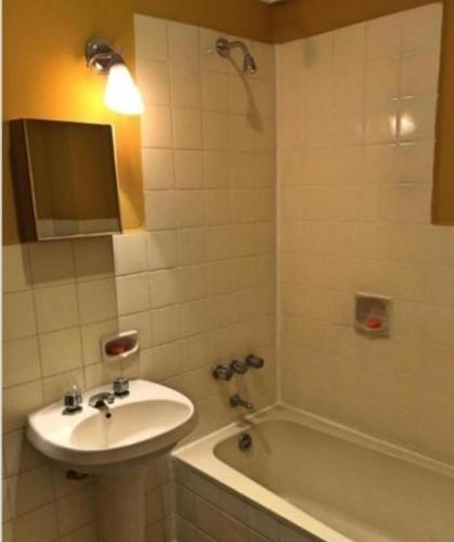 a bathroom with a sink and a bath tub and a sink at Urbano in Tarija