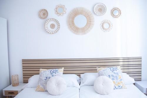 a bedroom with a bed with pillows and a mirror at El Balcón de Miguel in Logroño