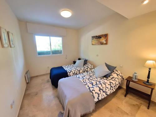 Posteľ alebo postele v izbe v ubytovaní Gorgeous 2BR Apt. w/ Mountain View Puerto Banus