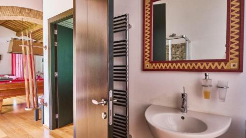 a bathroom with a sink and a mirror at Belvedere in Castel Viscardo