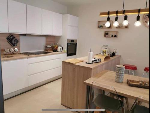 een keuken met witte kasten en een houten aanrecht bij One bedroom with Terrace and Parking in Luxemburg