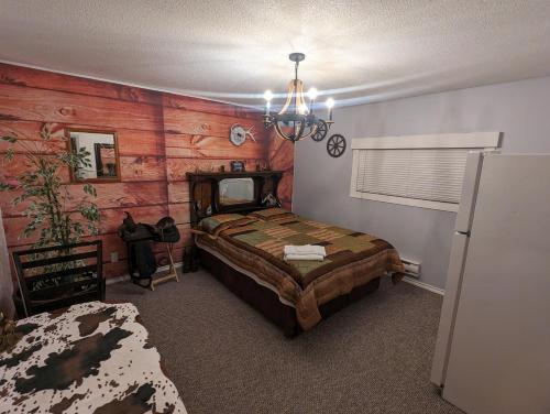 een slaapkamer met een bed en houten wanden bij Wildgoose Accommodations in Reston