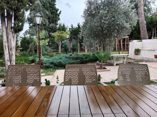 Taman di luar Alojamiento con piscina a 10 minutos de Puy du Fou Toledo
