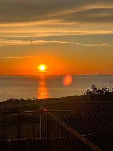 a sunset over the ocean with the sun in the sky at RESIDENZA ORTENSIA in Petacciato