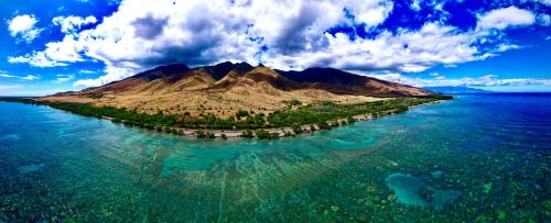 Φωτογραφία από το άλμπουμ του Embark on a journey through Maui with Aloha Glamp's jeep and rooftop tent allows you to discover diverse campgrounds, unveiling the island's beauty from unique perspectives each day σε Paia