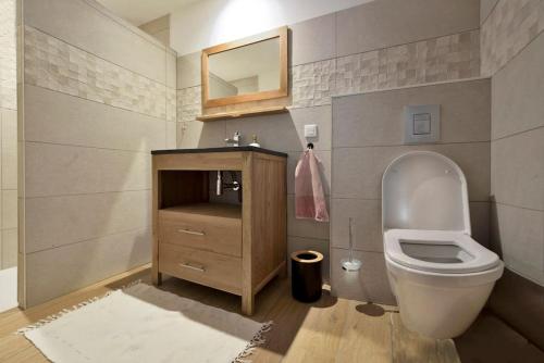 Bilik mandi di Gîte la Croisée Pierre