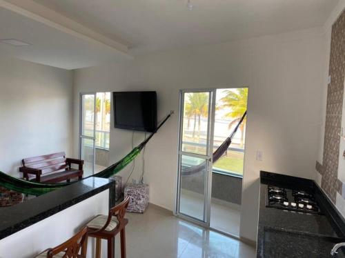 Télévision ou salle de divertissement dans l'établissement Casa Condomínio FRENTE PARA O MAR
