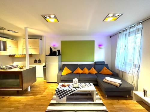 a living room with a couch and a kitchen at Schacht85 in Oberhausen