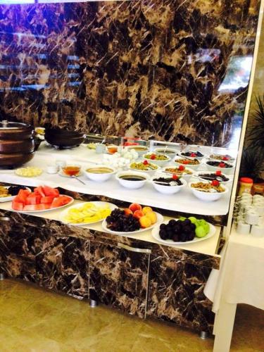 Makanan di atau berdekatan hotel