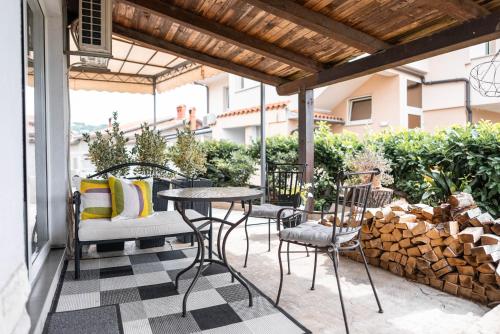 New cosy apartments with private parking