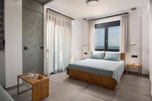 Posteľ alebo postele v izbe v ubytovaní Vrahakia beach