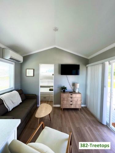 Island Oaks RV Resort – Photos 2