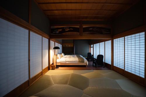 a bedroom with a bed in a room with windows at Kusakimomotose - Vacation STAY 15480 in Yuzawa