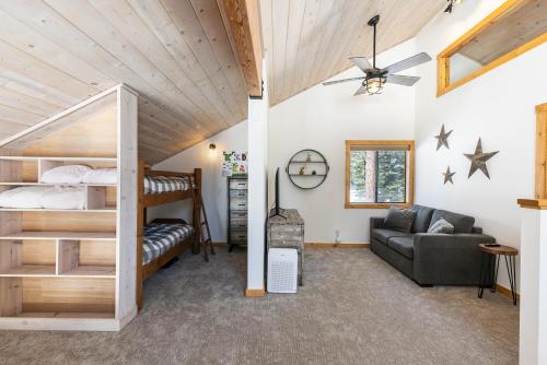 a room with a bunk bed and a couch at Kokanee at Tahoe Donner - Charming 3 BR - Pool Table - Fireplace - Amenity Access! in Truckee