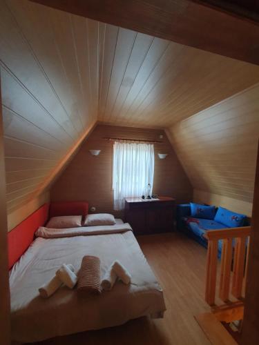 Un ou plusieurs lits dans un hébergement de l'établissement Chalet LENA & One Bedroom Apartment Lena