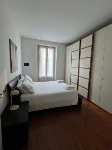 Voodi või voodid majutusasutuse Bilocale Zona Tortona toas