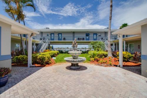 Κήπος έξω από το 107-Waterfront-Walk to beach-Lovely