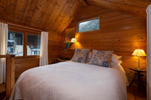 a bedroom with a bed in a log cabin at Mazot les Tines in Chamonix-Mont-Blanc