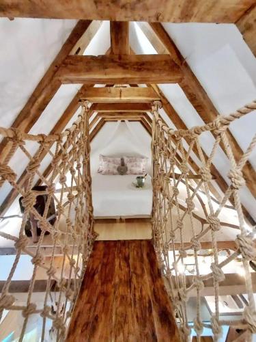 a room with a white bed in a wooden ceiling at Nid d amoureux in La Roque-Gageac