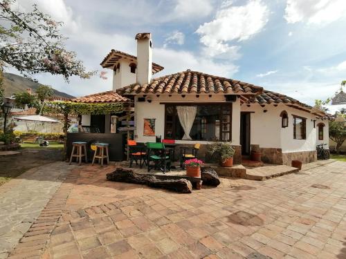KARIBU HOSTEL-PUB