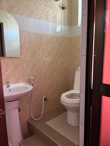 Ένα μπάνιο στο Kilimanjaro Smiley Inn