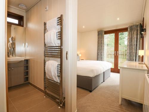 CottesmoreにあるEgletonの小さなベッドルーム(ベッド1台、バスルーム付)