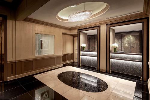 a lobby with a large tub in the middle of a room at The Whitehall Hotel - BW Premier Collection in Chicago