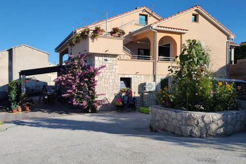 Apartments with parking space Rtina - Miocici, Zadar - 22001