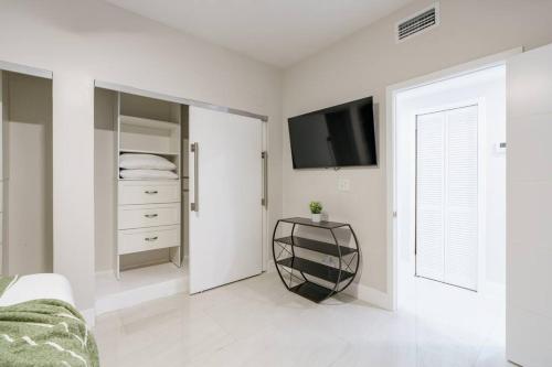 New Miami & Calle Ocho Home with Arcade! photo 17