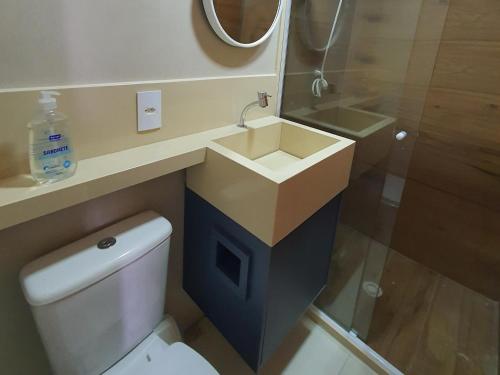 a bathroom with a sink and a toilet at Ap Grão de Areia - Praia dos Milionários Ilhéus-BA in Ilhéus