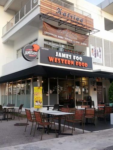 a restaurant with tables and chairs in front of a building at WY Impian Homestay in Bukit Mertajam