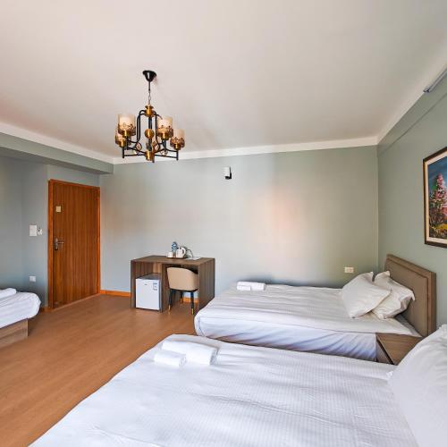 Postel nebo postele na pokoji v ubytování Boudha Apart Hotel