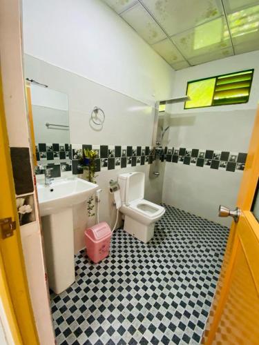 a bathroom with a sink and a toilet at Mellow Homestay in Ella