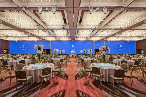 a large room with tables and chairs in it at Grand HiLai Taipei in Taipei
