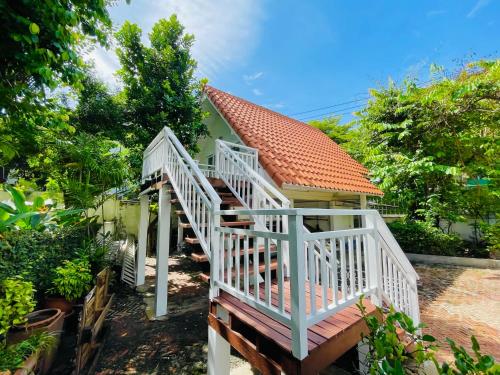 Taman di luar The Backyard 28