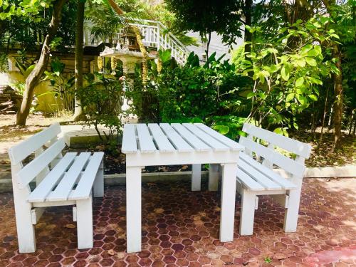 Taman di luar The Backyard 28