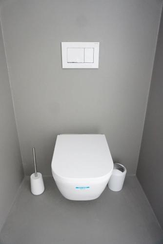 a white toilet in a bathroom with two rolls of toilet paper at Ferienwohnungen Mittermurnthal in Neunburg vorm Wald